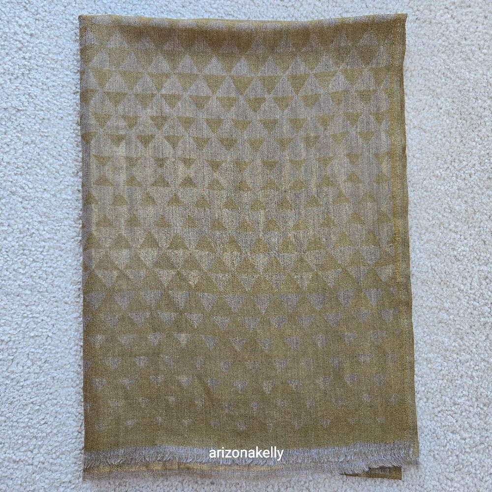 NWOT Cashmere Woven Scarf Lightweight Triangle Pattern With Subtle Gold Shimmer - Picture 1 of 16